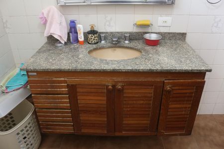 Casa à venda com 220m², 4 quartos e 5 vagasBanheiro 2