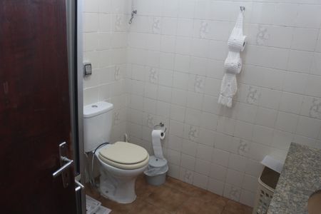 Casa à venda com 220m², 4 quartos e 5 vagasBanheiro 2