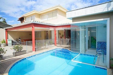 Casa à venda com 585m², 4 quartos e 3 vagas