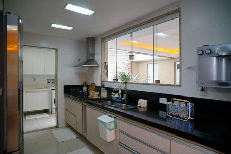 Casa à venda com 585m², 4 quartos e 3 vagas