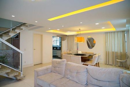 Casa à venda com 4 quartos, 585m² em Várzea das Moças, Niterói