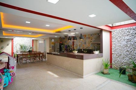 Casa à venda com 585m², 4 quartos e 3 vagas