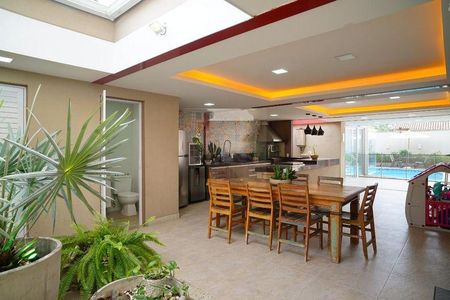 Casa à venda com 585m², 4 quartos e 3 vagas