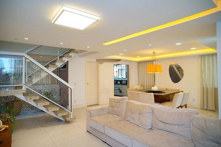 Casa à venda com 4 quartos, 585m² em Várzea das Moças, Niterói