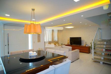 Casa à venda com 4 quartos, 585m² em Várzea das Moças, Niterói