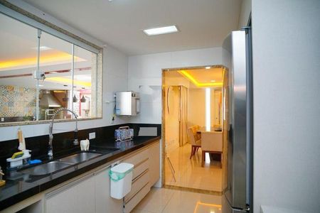 Casa à venda com 585m², 4 quartos e 3 vagas