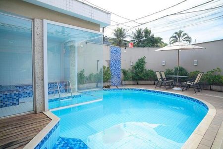 Casa à venda com 585m², 4 quartos e 3 vagas