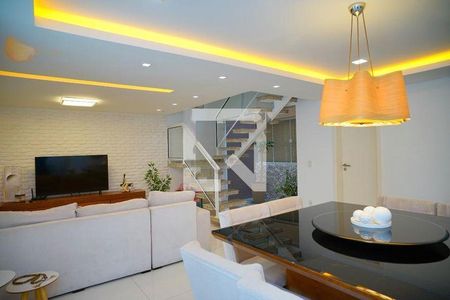 Casa à venda com 4 quartos, 585m² em Várzea das Moças, Niterói