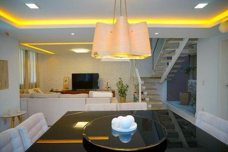 Casa à venda com 4 quartos, 585m² em Várzea das Moças, Niterói