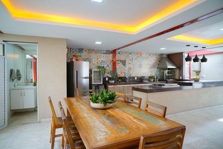 Casa à venda com 4 quartos, 585m² em Várzea das Moças, Niterói