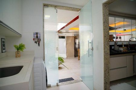 Casa à venda com 585m², 4 quartos e 3 vagas