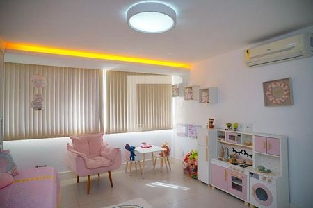 Casa à venda com 4 quartos, 585m² em Várzea das Moças, Niterói