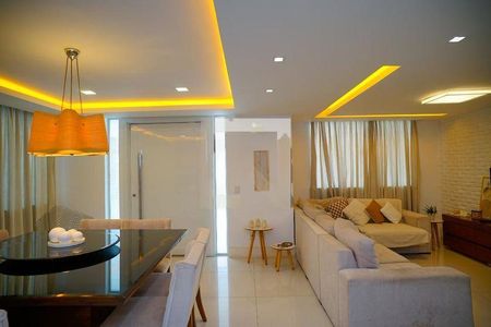 Casa à venda com 4 quartos, 585m² em Várzea das Moças, Niterói