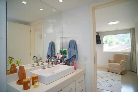 Casa à venda com 585m², 4 quartos e 3 vagas