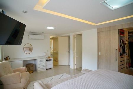 Casa à venda com 585m², 4 quartos e 3 vagas