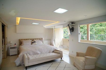 Casa à venda com 585m², 4 quartos e 3 vagas