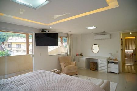 Casa à venda com 585m², 4 quartos e 3 vagas