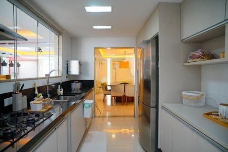 Casa à venda com 585m², 4 quartos e 3 vagas