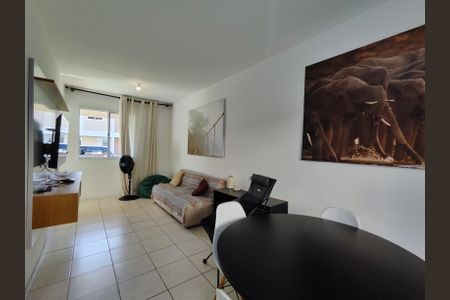 Sala de casa de condomínio para alugar com 3 quartos, 80m² em Vargem Pequena, Rio de Janeiro