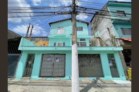 Casa à venda com 232m², 5 quartos e 2 vagas Casa à venda com 232m², 5 quartos e 2 vagasFachada