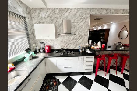 Casa à venda com 222m², 6 quartos e 2 vagasCozinha