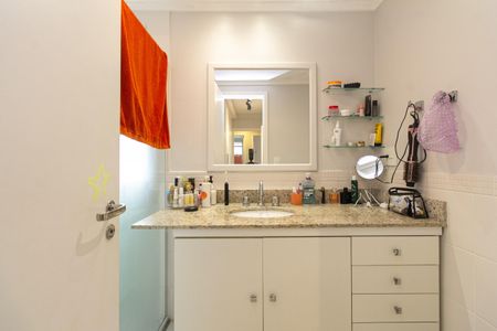 Apartamento à venda com 130m², 4 quartos e 2 vagasBanheiro da Suíte