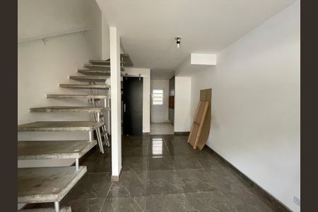 Casa de Condomínio para alugar com 2 quartos, 60m² em Parque Rincao, Cotia
