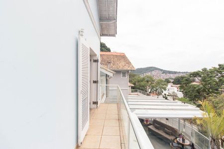 Casa para alugar com 450m², 4 quartos e 6 vagas Casa para alugar com 450m², 4 quartos e 6 vagasSacada da Suíte 3