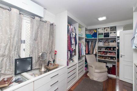 Casa para alugar com 450m², 4 quartos e 6 vagas Casa para alugar com 450m², 4 quartos e 6 vagasCloset da suíte 3