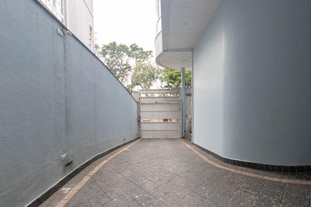 Casa para alugar com 450m², 4 quartos e 6 vagas Casa para alugar com 450m², 4 quartos e 6 vagasGaragem