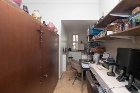 Casa para alugar com 450m², 4 quartos e 6 vagas Casa para alugar com 450m², 4 quartos e 6 vagasEscritório