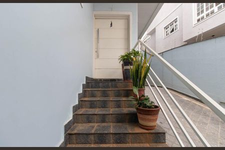 Casa para alugar com 450m², 4 quartos e 6 vagas Casa para alugar com 450m², 4 quartos e 6 vagasHall de entrada