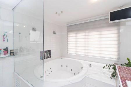 Casa para alugar com 450m², 4 quartos e 6 vagas Casa para alugar com 450m², 4 quartos e 6 vagasBanheiro da Suíte 3