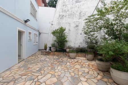 Casa para alugar com 450m², 4 quartos e 6 vagas Casa para alugar com 450m², 4 quartos e 6 vagasQuintal