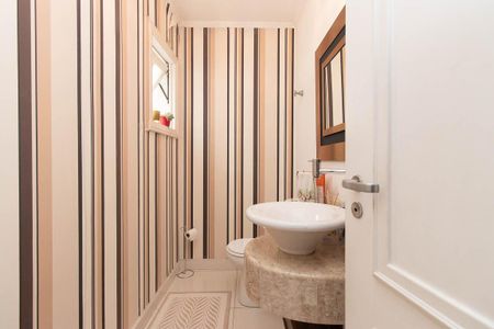 Casa para alugar com 450m², 4 quartos e 6 vagas Casa para alugar com 450m², 4 quartos e 6 vagasLavabo