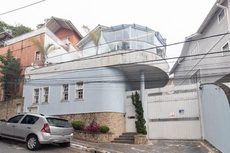 Casa para alugar com 450m², 4 quartos e 6 vagas Casa para alugar com 450m², 4 quartos e 6 vagasFachada