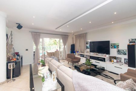 Casa para alugar com 450m², 4 quartos e 6 vagas Casa para alugar com 450m², 4 quartos e 6 vagasSala