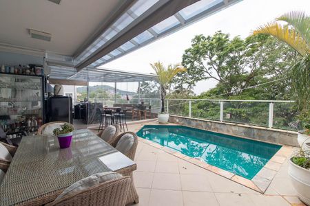 Casa para alugar com 450m², 4 quartos e 6 vagas Casa para alugar com 450m², 4 quartos e 6 vagasPiscina