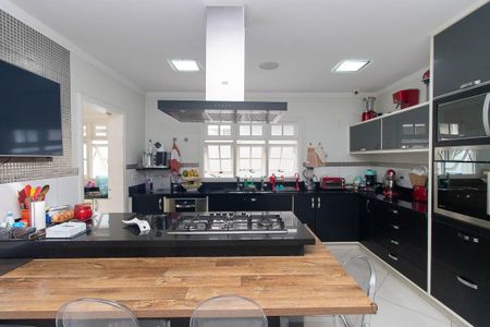 Casa para alugar com 450m², 4 quartos e 6 vagas Casa para alugar com 450m², 4 quartos e 6 vagasCozinha