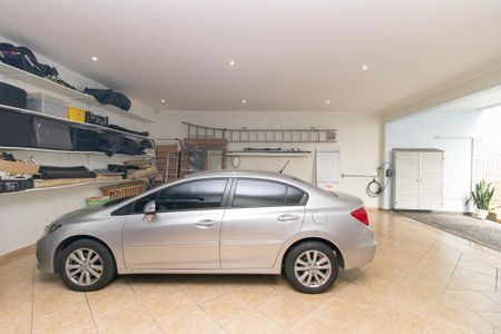 Casa para alugar com 450m², 4 quartos e 6 vagas Casa para alugar com 450m², 4 quartos e 6 vagasGaragem