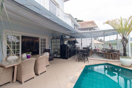 Casa para alugar com 450m², 4 quartos e 6 vagas Casa para alugar com 450m², 4 quartos e 6 vagasPiscina