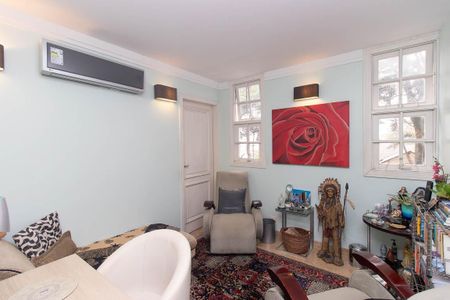 Casa para alugar com 450m², 4 quartos e 6 vagas Casa para alugar com 450m², 4 quartos e 6 vagasQuarto de Serviço