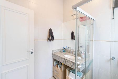 Casa para alugar com 450m², 4 quartos e 6 vagas Casa para alugar com 450m², 4 quartos e 6 vagasBanheiro da Suíte 2