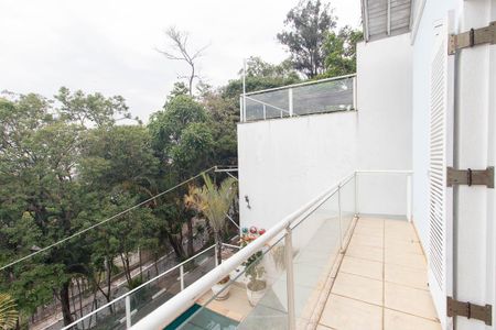 Casa para alugar com 450m², 4 quartos e 6 vagas Casa para alugar com 450m², 4 quartos e 6 vagasSacada da Suíte 3