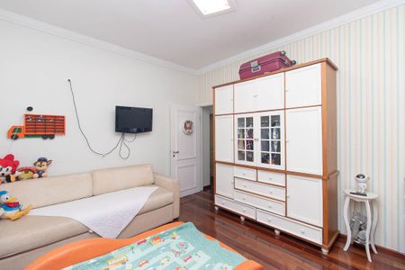 Casa para alugar com 450m², 4 quartos e 6 vagas Casa para alugar com 450m², 4 quartos e 6 vagasSuíte 2