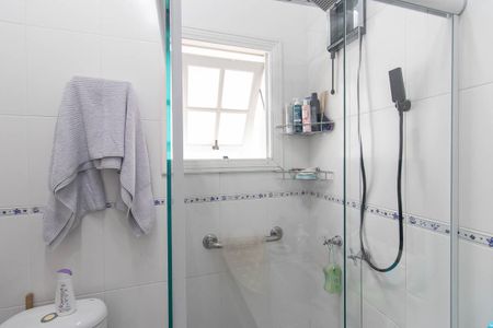 Casa para alugar com 450m², 4 quartos e 6 vagas Casa para alugar com 450m², 4 quartos e 6 vagasBanheiro da Suíte 1