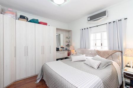 Casa para alugar com 450m², 4 quartos e 6 vagas Casa para alugar com 450m², 4 quartos e 6 vagasSuíte 1