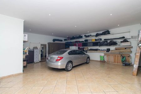 Casa para alugar com 450m², 4 quartos e 6 vagas Casa para alugar com 450m², 4 quartos e 6 vagasGaragem