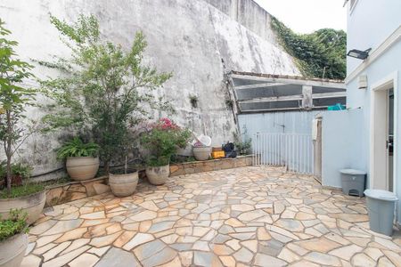 Casa para alugar com 450m², 4 quartos e 6 vagas Casa para alugar com 450m², 4 quartos e 6 vagasQuintal