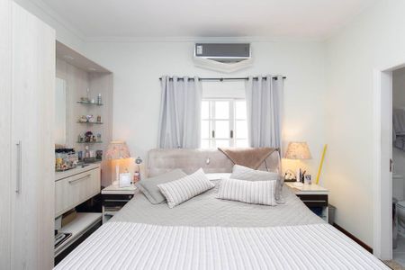 Casa para alugar com 450m², 4 quartos e 6 vagas Casa para alugar com 450m², 4 quartos e 6 vagasSuíte 1